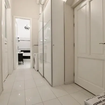 Premium By Hi5 - Lendvay Palace Apartment