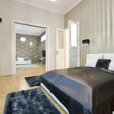 Apartment Premium By Hi5 - Lendvay Palace *