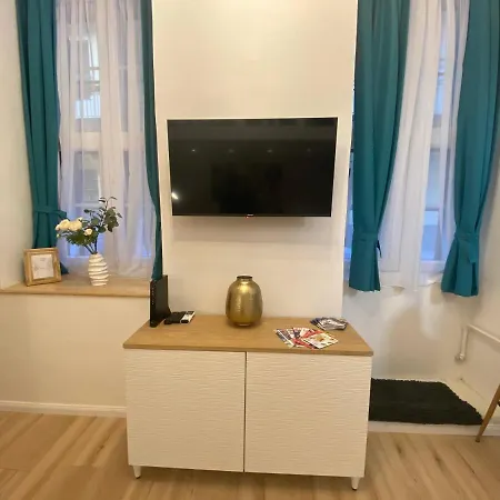 Apartment Goldart Design In The Heart Of