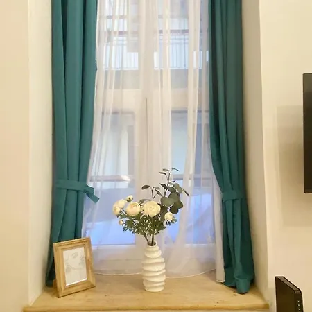 Goldart Design In The Heart Of Budapest