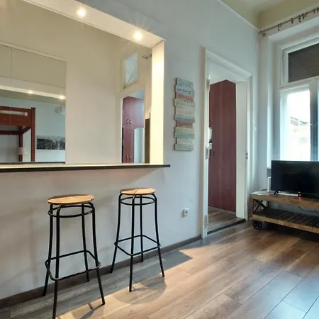 Standard By Hi5 - Nyugati Square Apartment