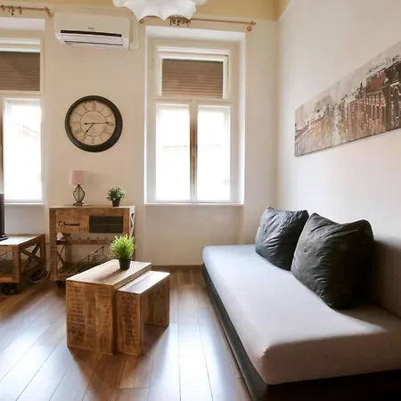 Standard By Hi5 - Nyugati Square Apartment *