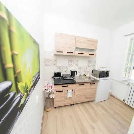 Budai Zoldovezet Kozpont, Apartmanhaz, Rendezvenykozpont Es Etterem
