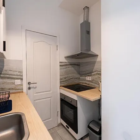 King Seventeen Homes Apartment
