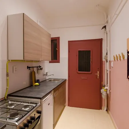 Studio Next To Kiraly Street Kd11 Apartment