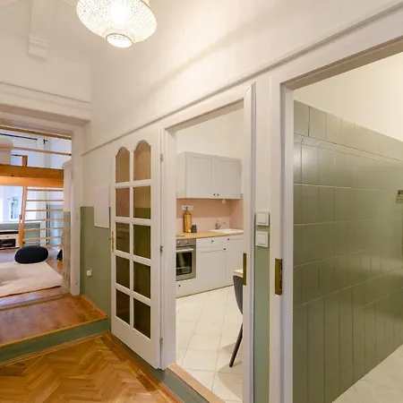 Apartment Cosy In District. *