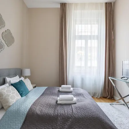 Lovely 2-bedroom At The Vaci Street Apartment Budapest