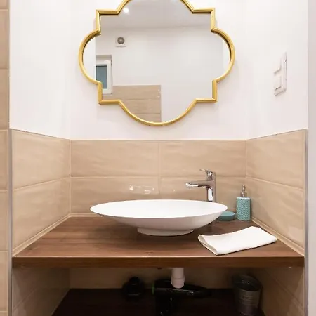 Lovely 2-bedroom At The Vaci Street * Budapest