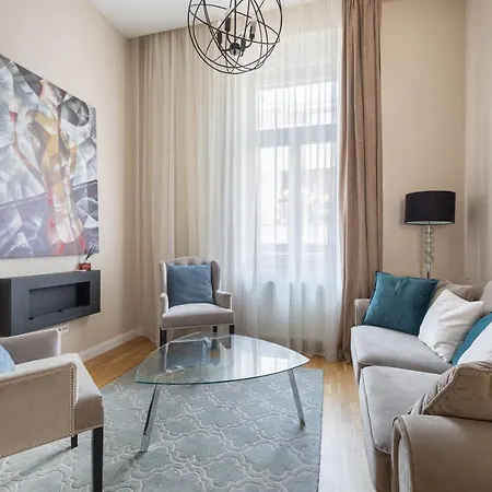 Lovely 2-bedroom At The Vaci Street Budapest