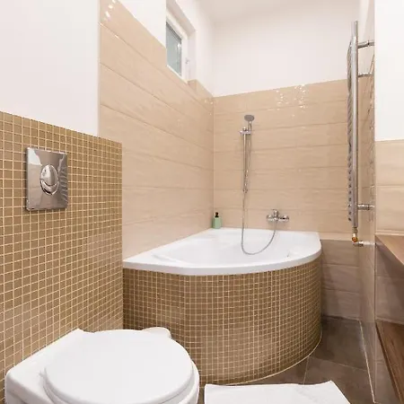 Apartment Lovely 2-bedroom At The Vaci Street