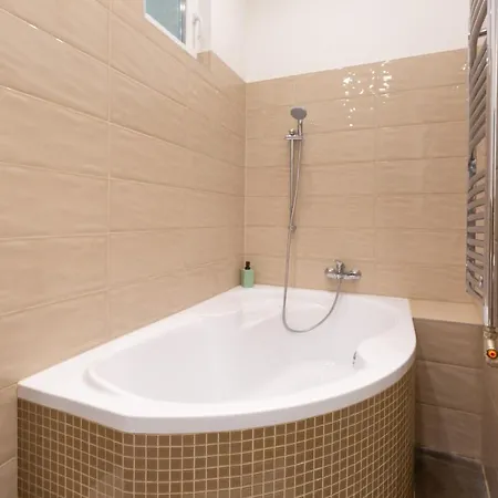 Lovely 2-bedroom At The Vaci Street *