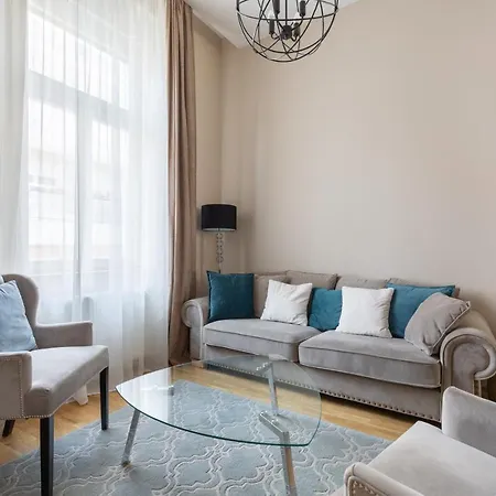 Lovely 2-bedroom At The Vaci Street Apartment Budapest