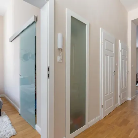 Lovely 2-bedroom At The Vaci Street