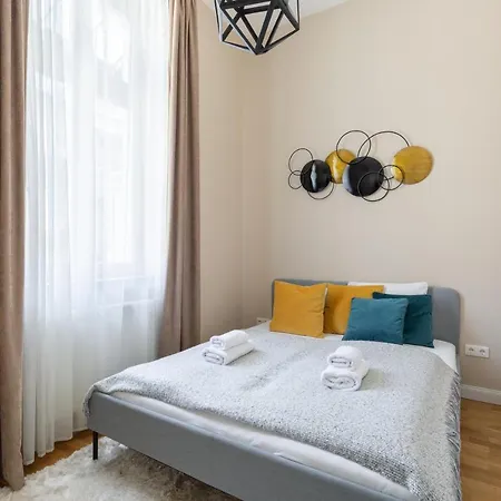 Lovely 2-bedroom At The Vaci Street *