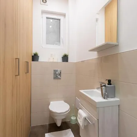 Lovely 2-bedroom At The Vaci Street *