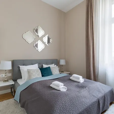 Apartment Lovely 2-bedroom At The Vaci Street Budapest