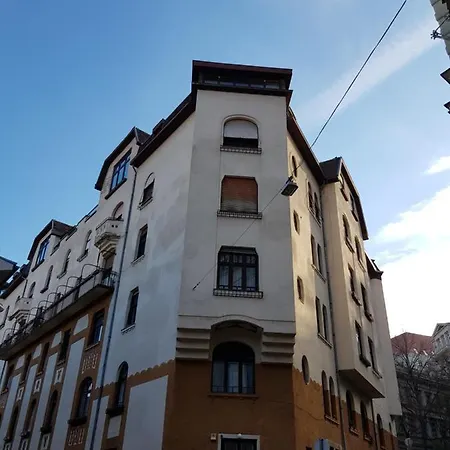 Aurora Aparthotel