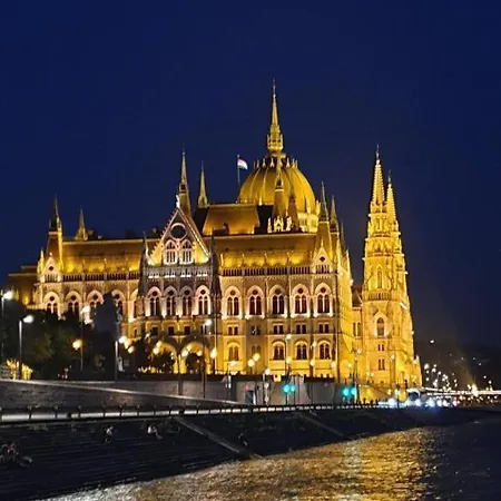 Hi-bp Elizabeth In The Heart Of * Budapest