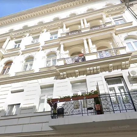 V57 Oktogon Budapest
