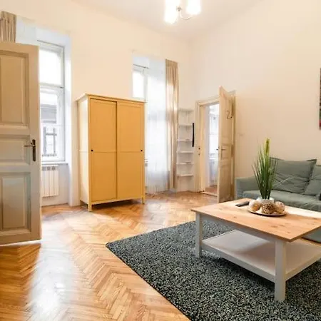 Apartment Vivid Downtown Close To Kalvin Ter