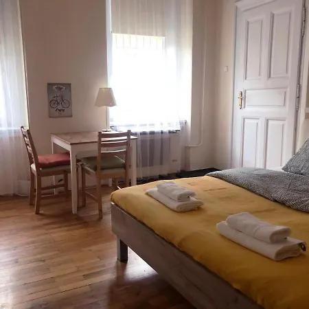 V57 Oktogon * Budapest