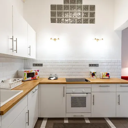 Lovely Close To Synagogue And Szimpla Garden Apartment