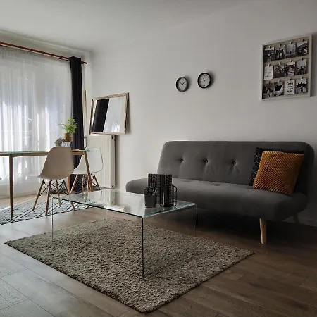 Spacious In Hip Neighborhood Apartment Budapest