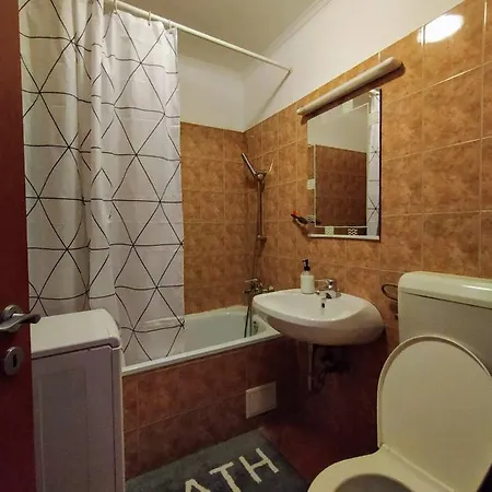 Spacious In Hip Neighborhood Budapest