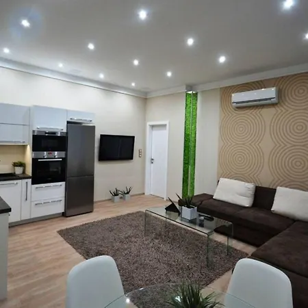 Modern, Quiet & Cozy In The Middle Of Downtown Near Danube At Fashion Street *