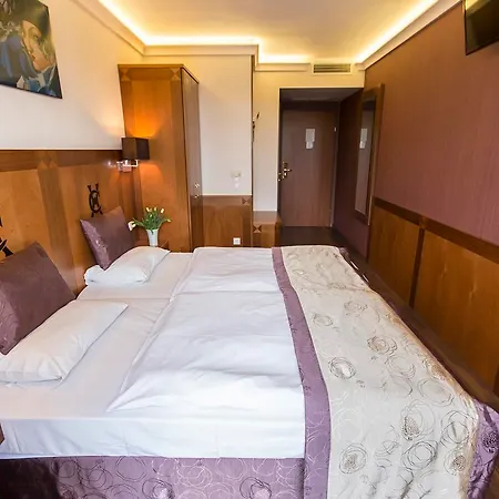 Carlton Buda Castle מלון 4*