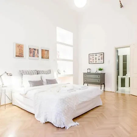 Bourgeois Elegance In The Heart Of * Budapest