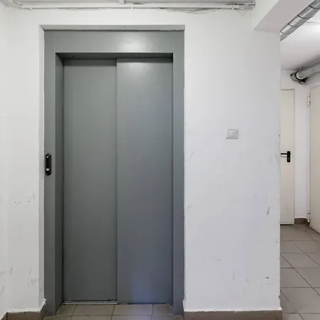Sunny And Penthouse With Private Garage Apartament Budapesta
