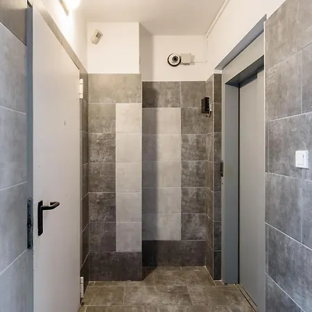 Sunny And Penthouse With Private Garage * Budapesta