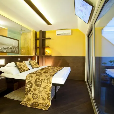 Апартаменты Parliament Penthouse *