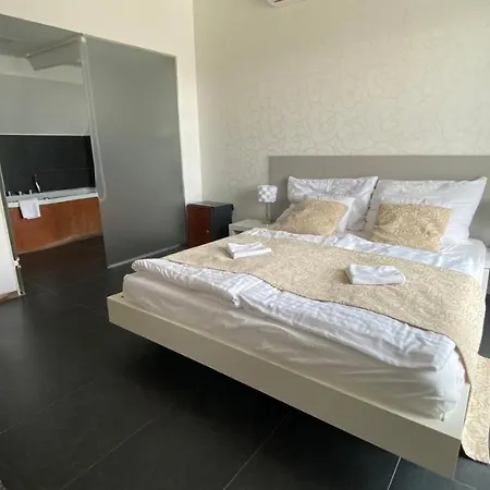 Parliament Penthouse Апартаменты