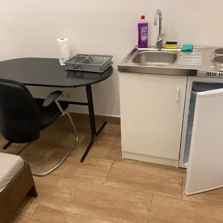 Roland Downtown - Keleti Apartment *