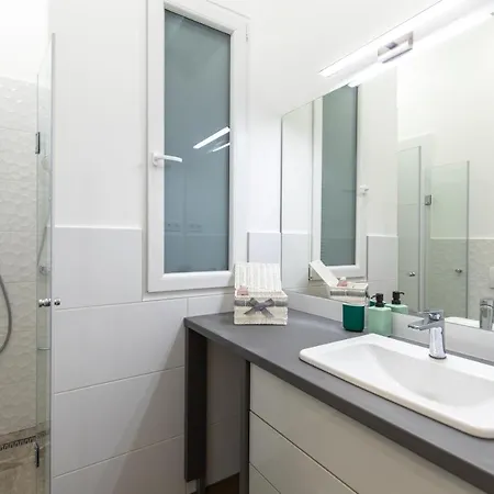 A37 Awesome Apartment