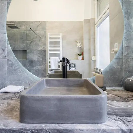 Galaxy Cube Apartment Budapest