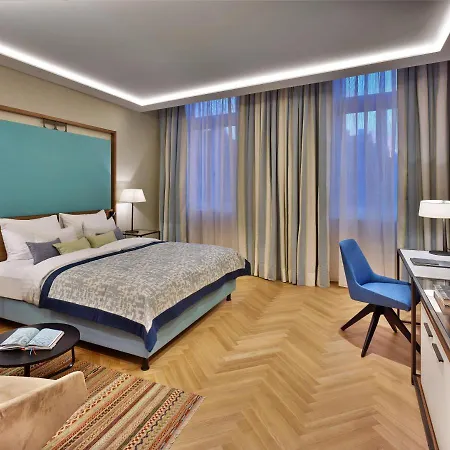 Est Grand Savoy Hotel 4*