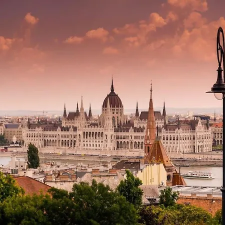Perl Apartment- Air Conditioned, Cozy Near Varosliget * Budapest
