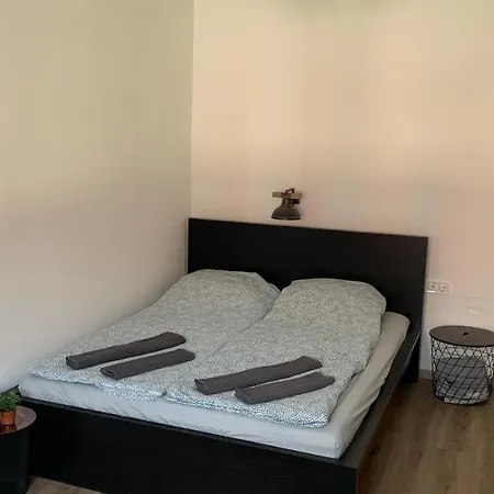 Lägenhet Fehervari, Budai Lakas, Kivalo Kozlekedes Budapest
