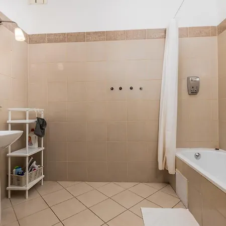 Cosy 1 Bedroom In Gozsdu Court Apartment