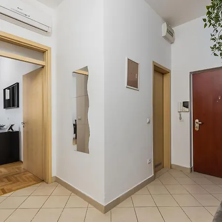 Cosy 1 Bedroom In Gozsdu Court Apartment