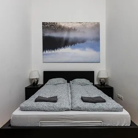 Cosy 1 Bedroom In Gozsdu Court Budapest
