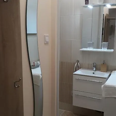 Apartment Vilagos, Kellemes Lakas, Jo Koezlekedessel Budapest