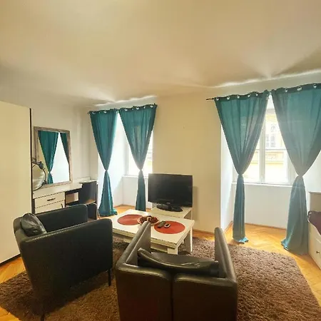 Elegancy Btwn Parliament/basilica/danube Apartment Budapest