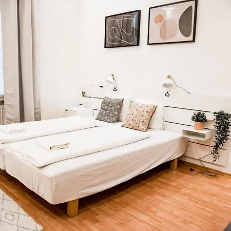 Stylish And Spacious ! Location Kazincy Netflix * Budapest