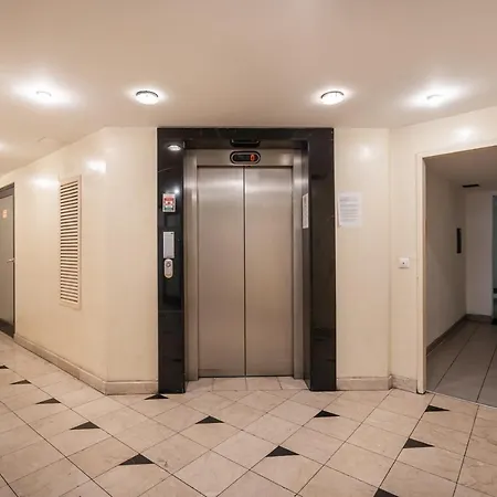 King Care With A/c Apartment *