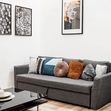 Stylish And Spacious ! Location Kazincy Netflix *