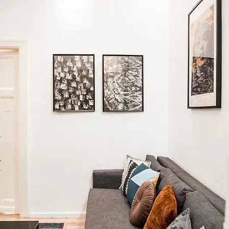 Stylish And Spacious ! Location Kazincy Netflix Apartment Budapest